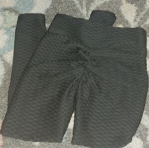 💚 3 for $15 Black Honeycomb Textured Leggings